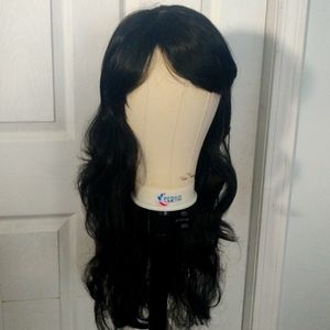 Black wavy wig